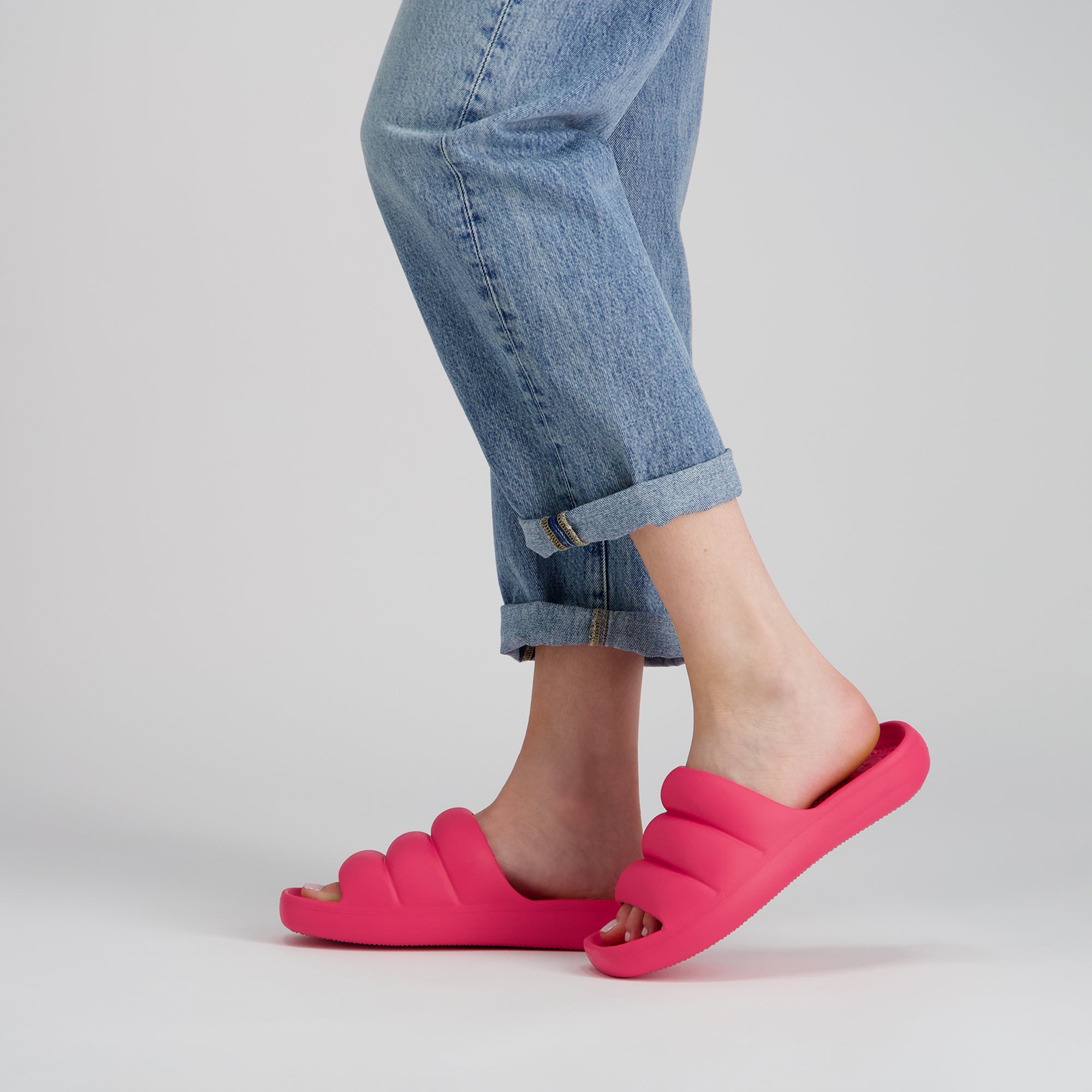 Women's Puffy Platform Slide - Image 23